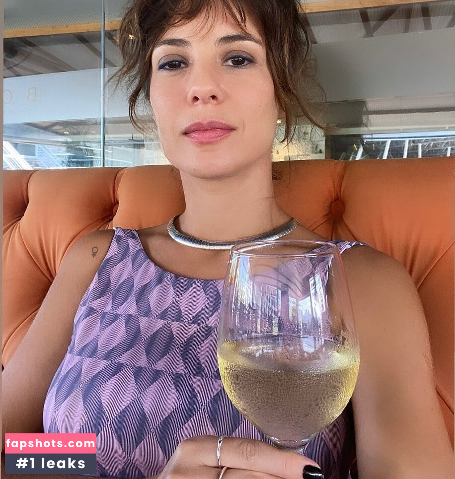 Andréia Horta gallery photo #10