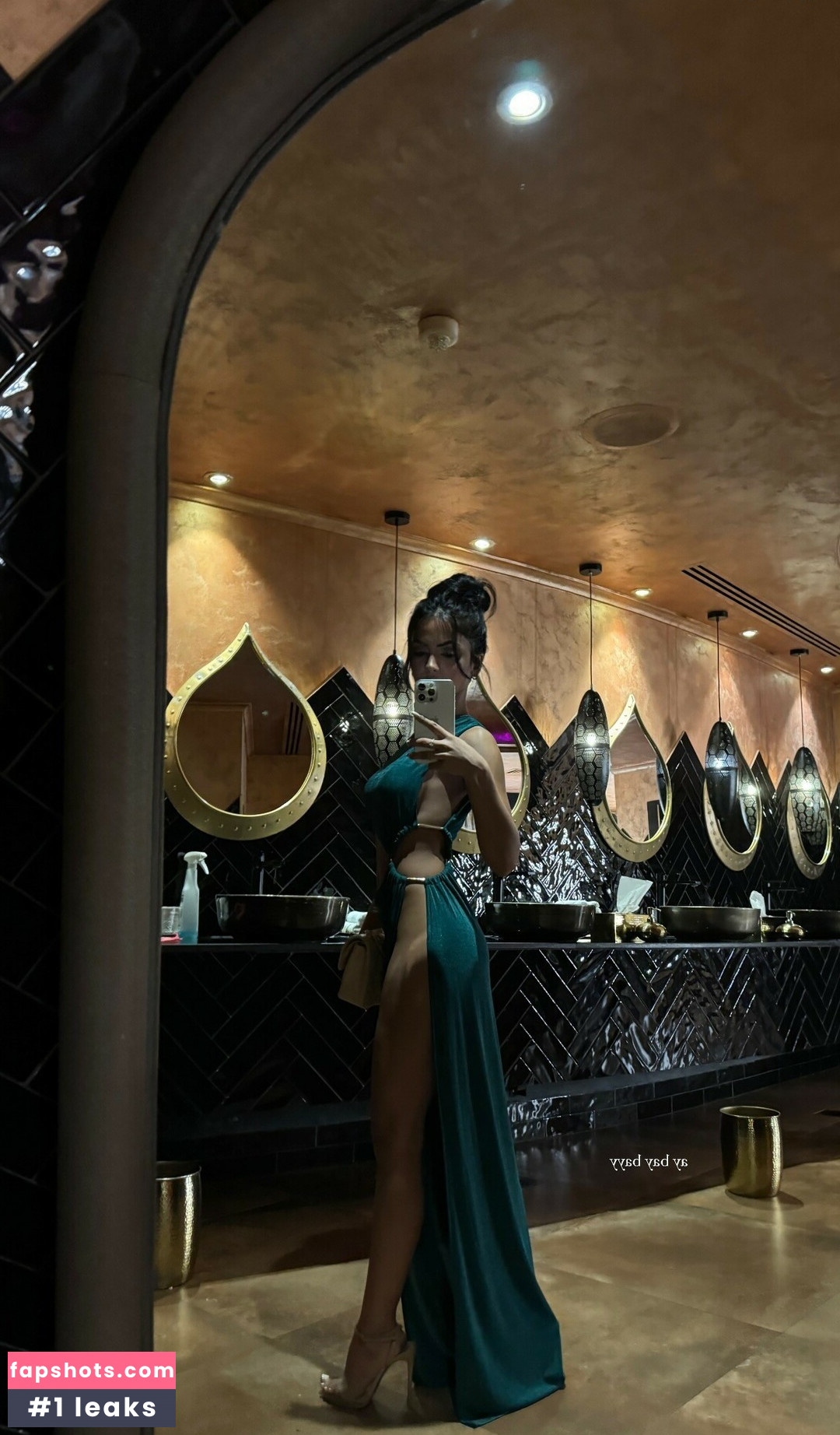 Aneeqa Farid gallery photo #30