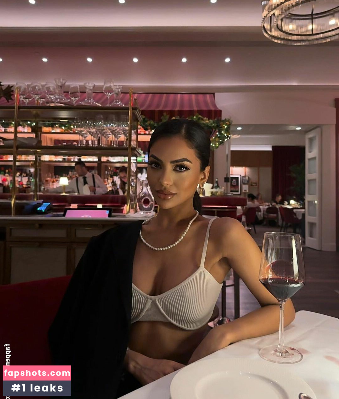 Aneeqa Farid gallery photo #45