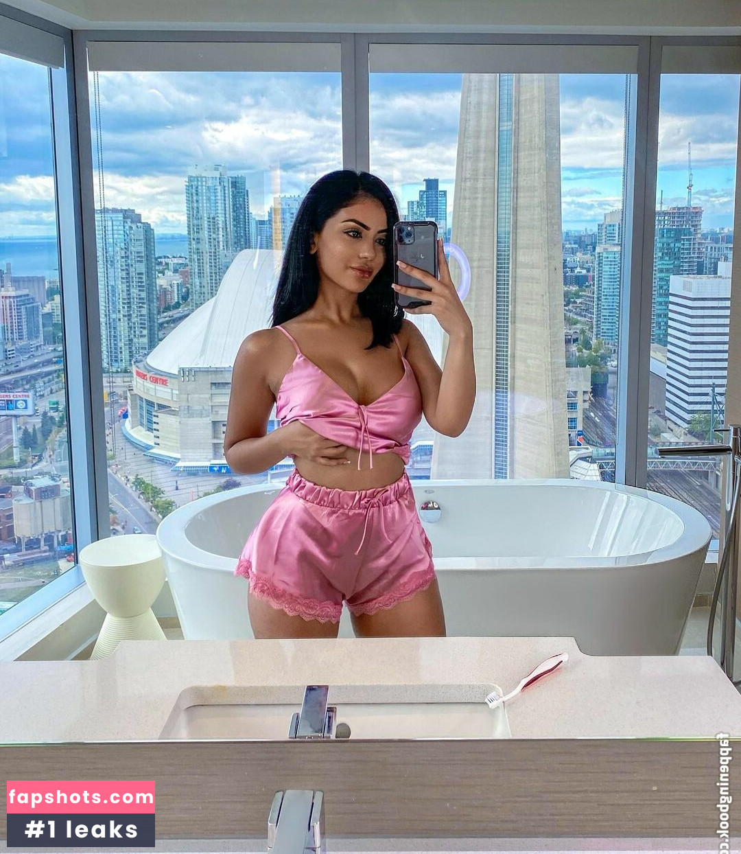 Aneeqa Farid gallery photo #90