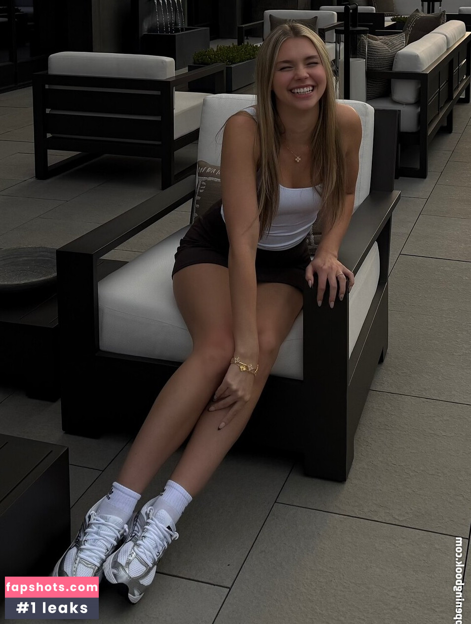 Angel Poli gallery photo #3