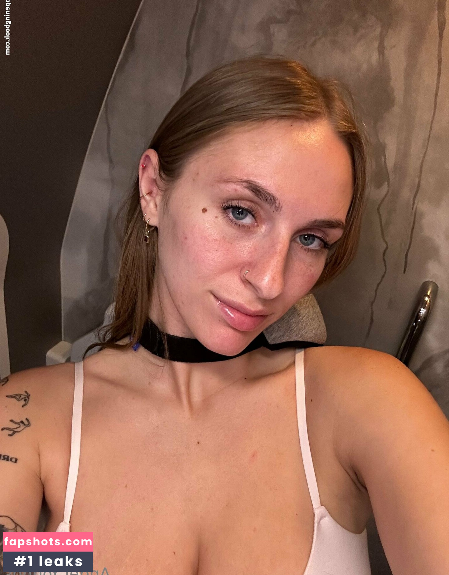 Angel Youngs gallery photo #108