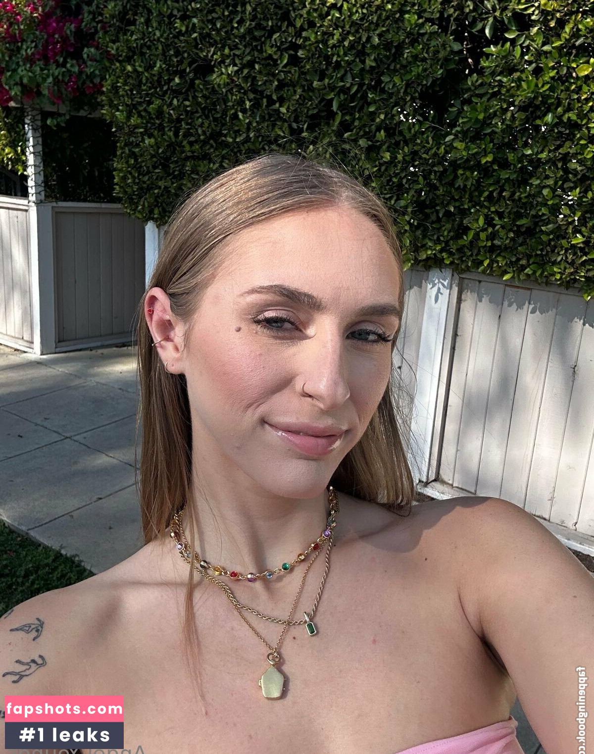 Angel Youngs gallery photo #111