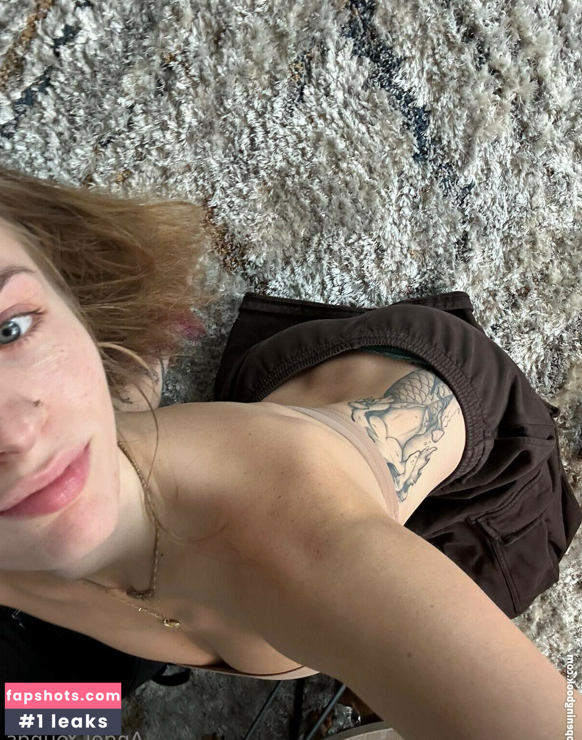 Angel Youngs gallery photo #182