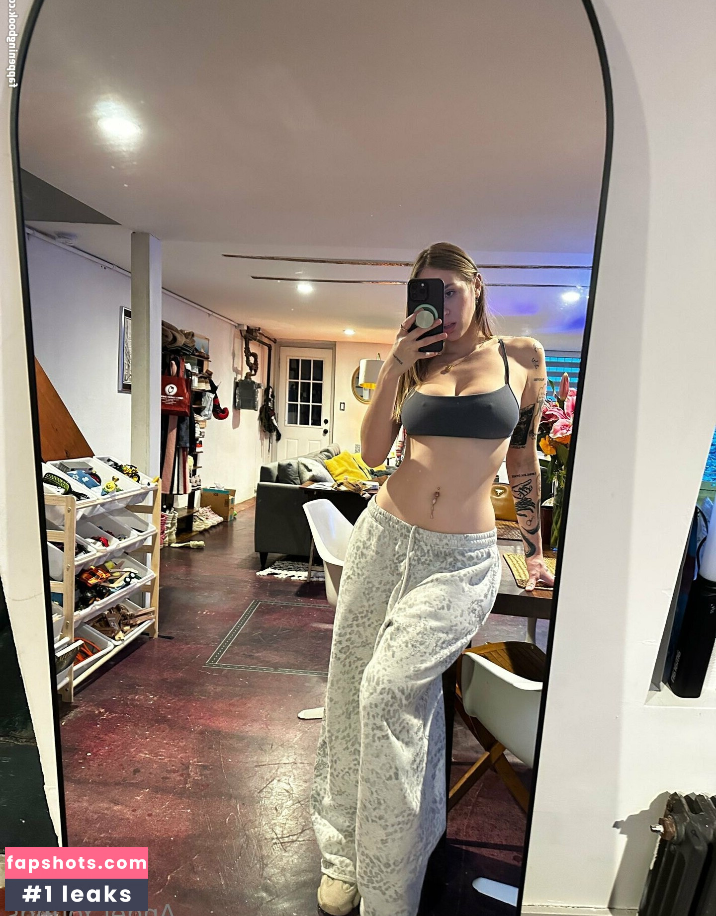 Angel Youngs gallery photo #90