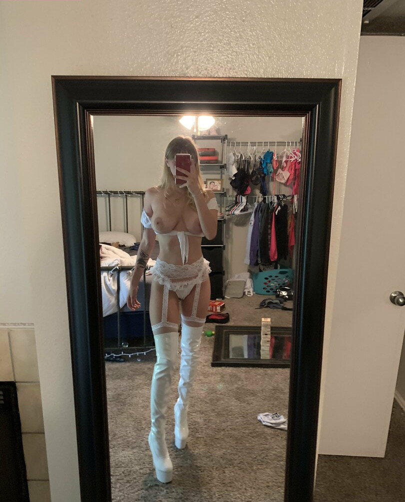 angel-youngs gallery photo #673