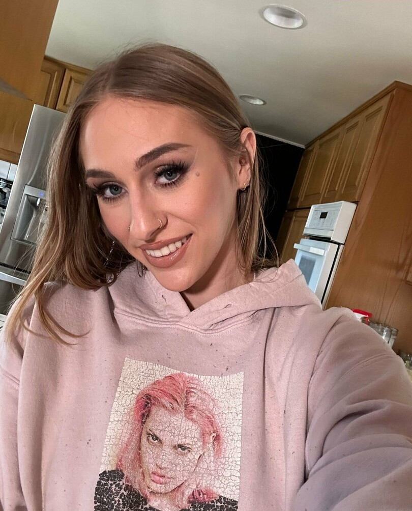 angel-youngs gallery photo #697