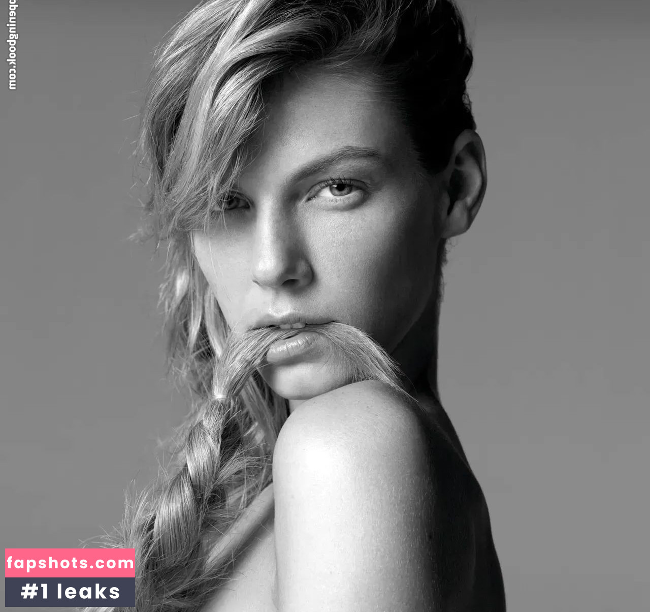 Angela Lindvall gallery photo #40