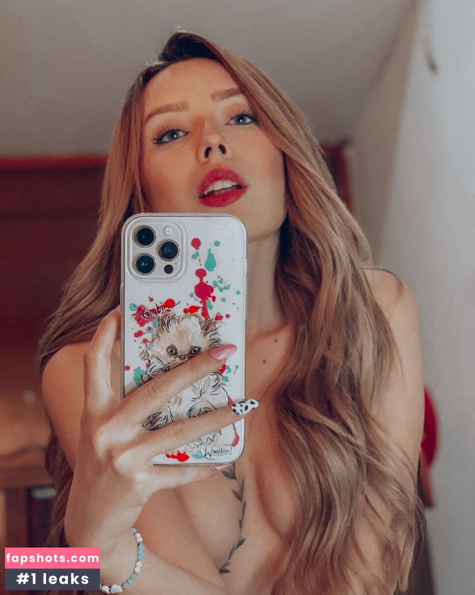 Angela Maldonado gallery photo #8