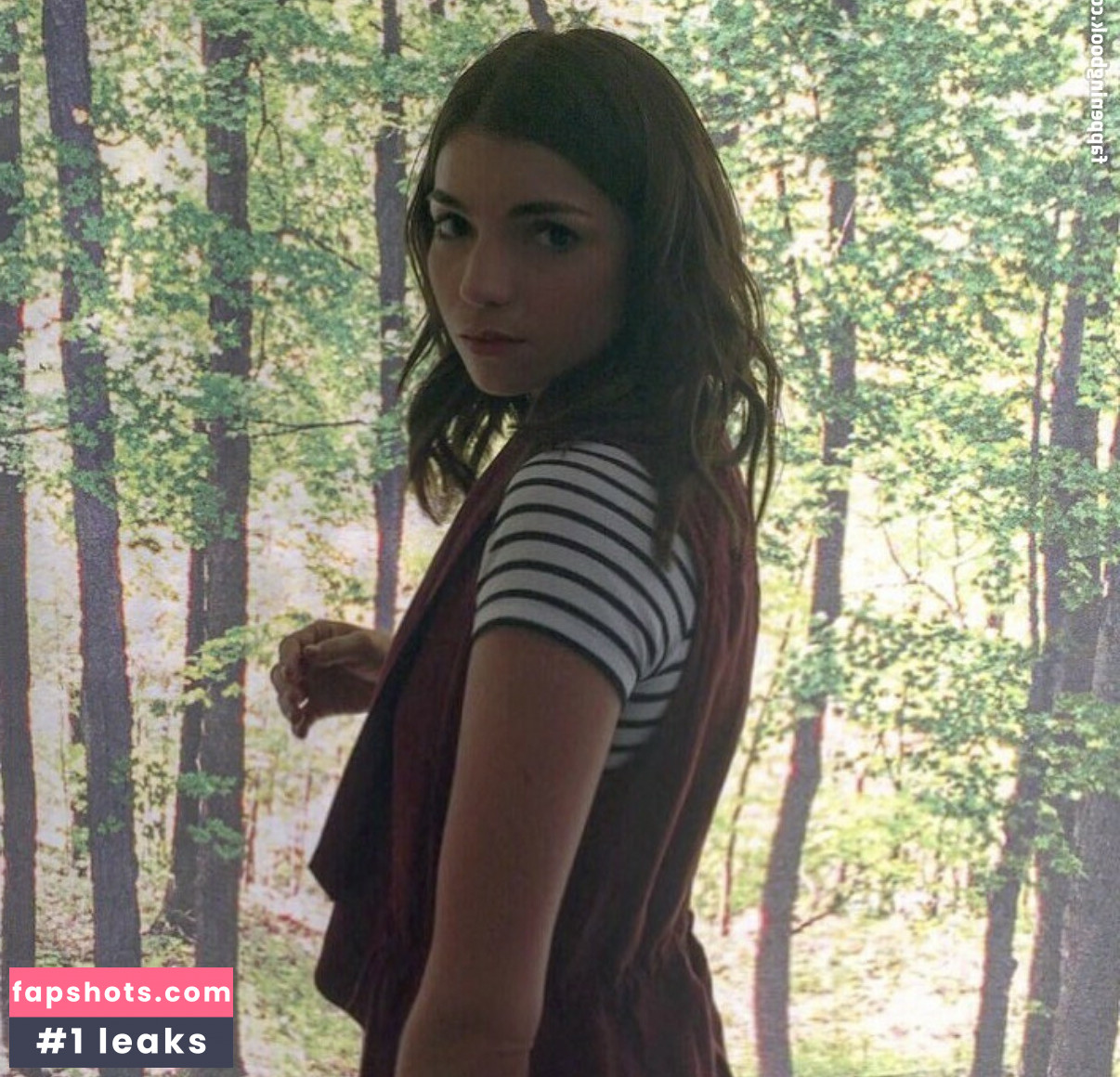 Angela Trimbur gallery photo #18