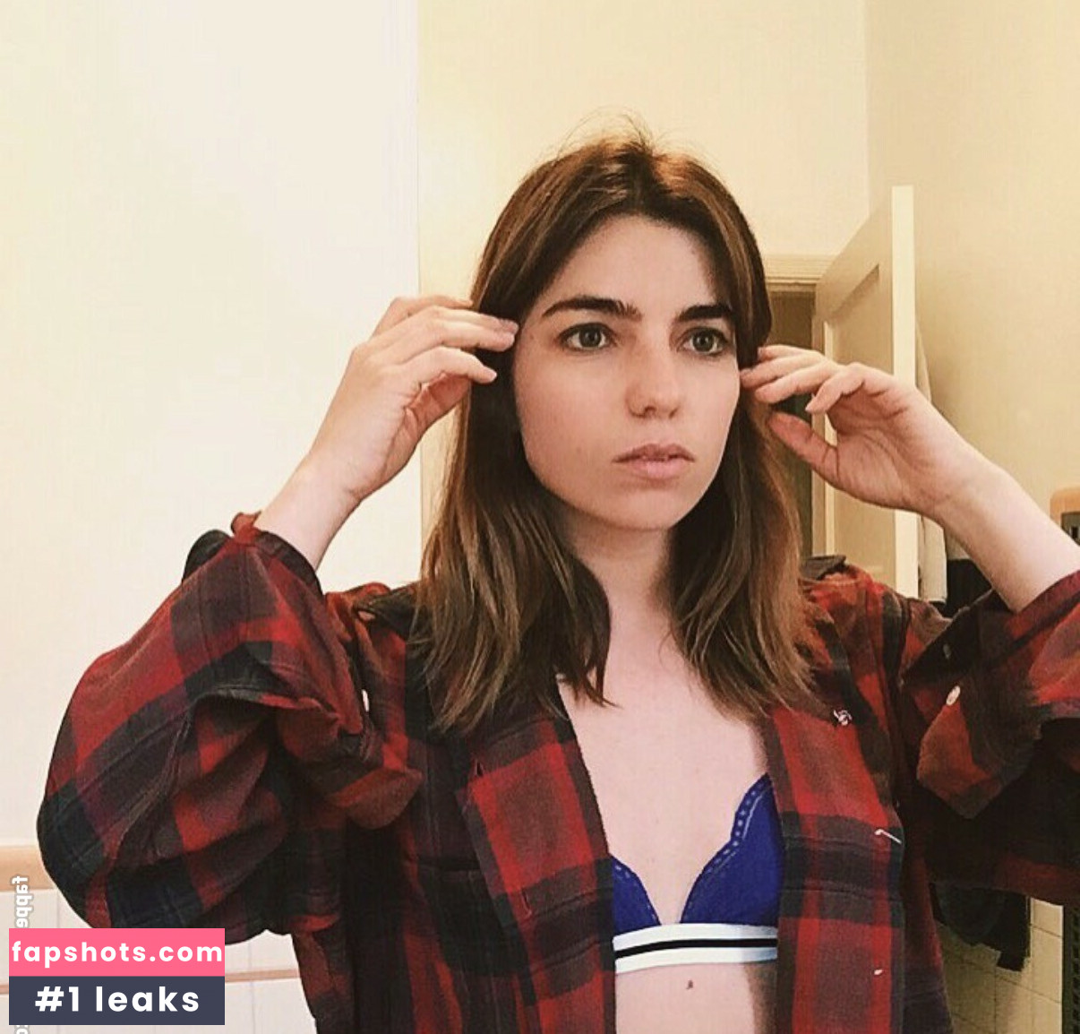 Angela Trimbur gallery photo #19