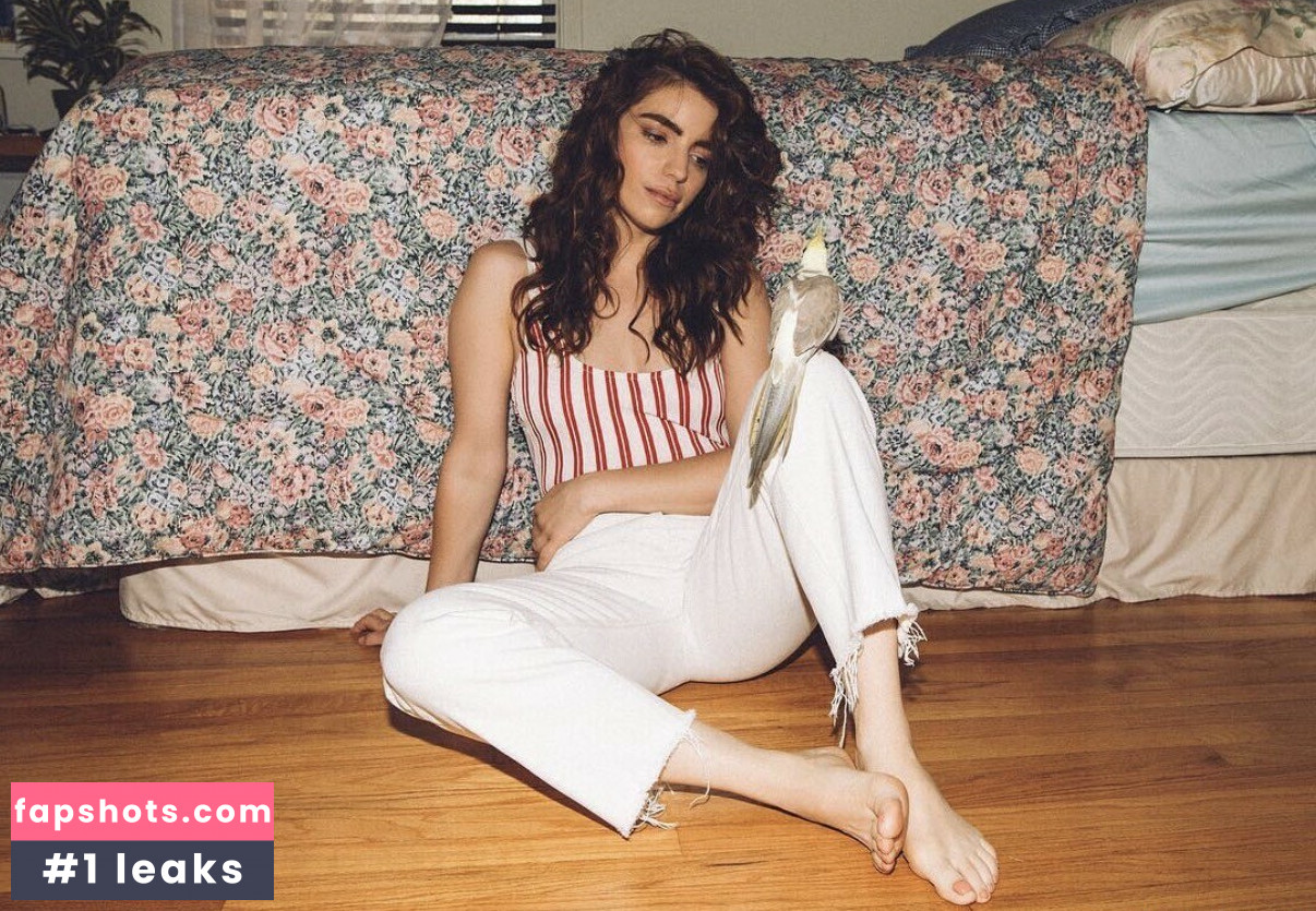 Angela Trimbur gallery photo #3