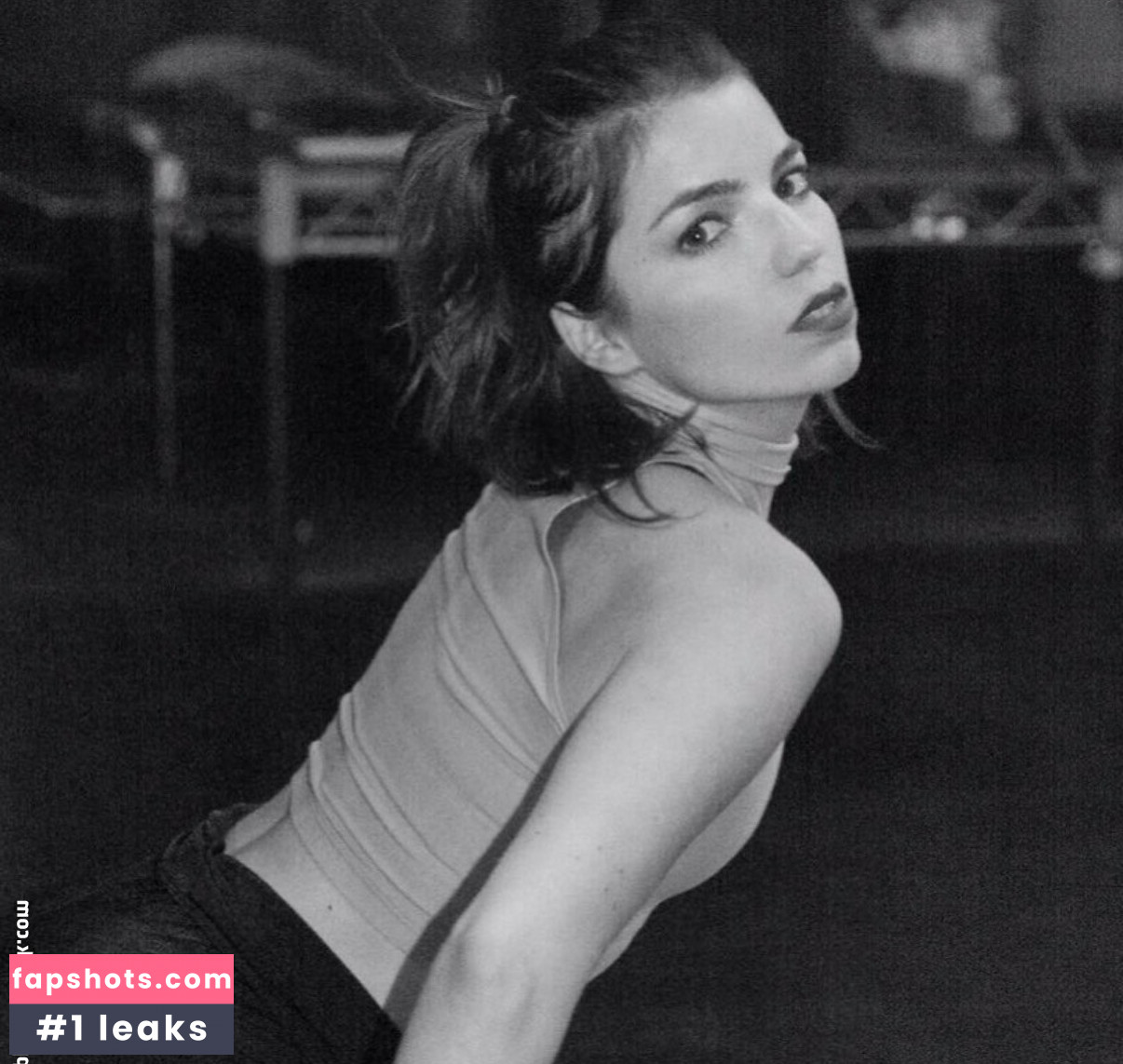 Angela Trimbur gallery photo #4