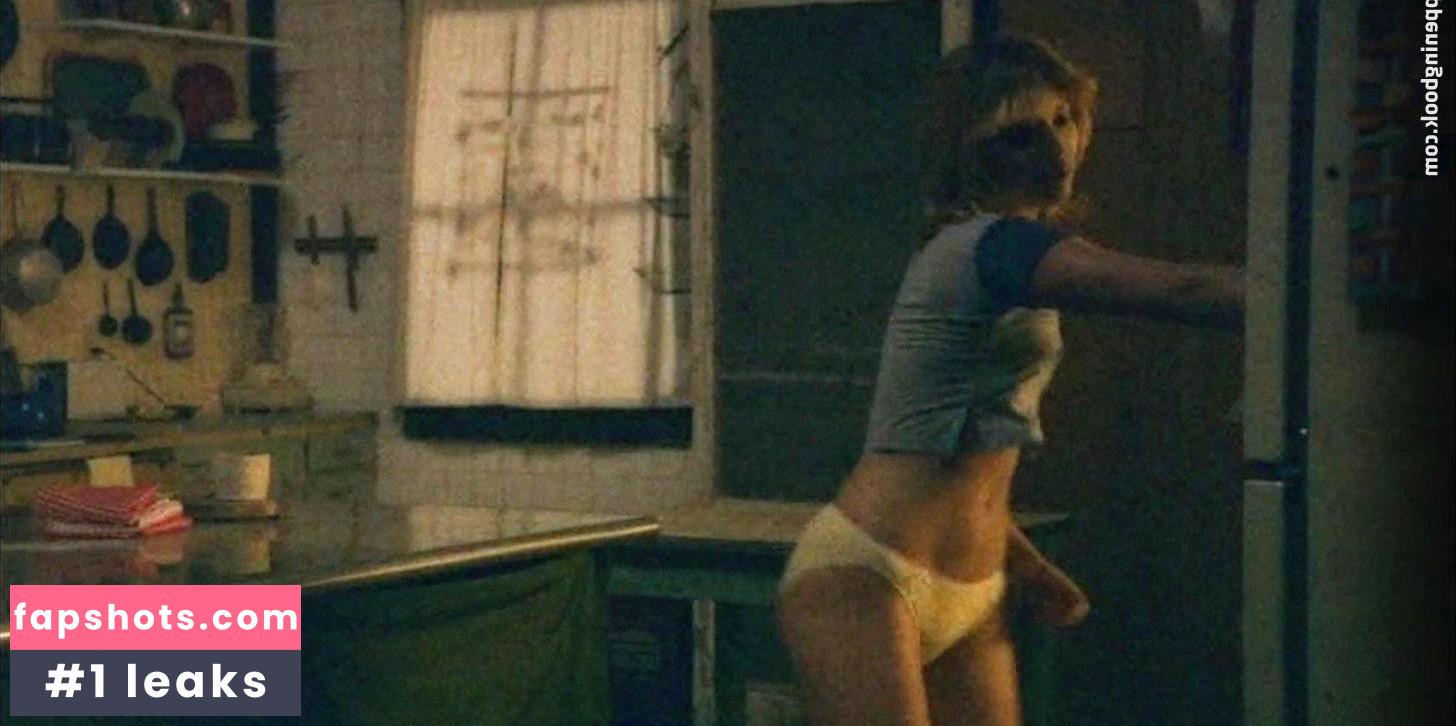 Angela Trimbur gallery photo #33