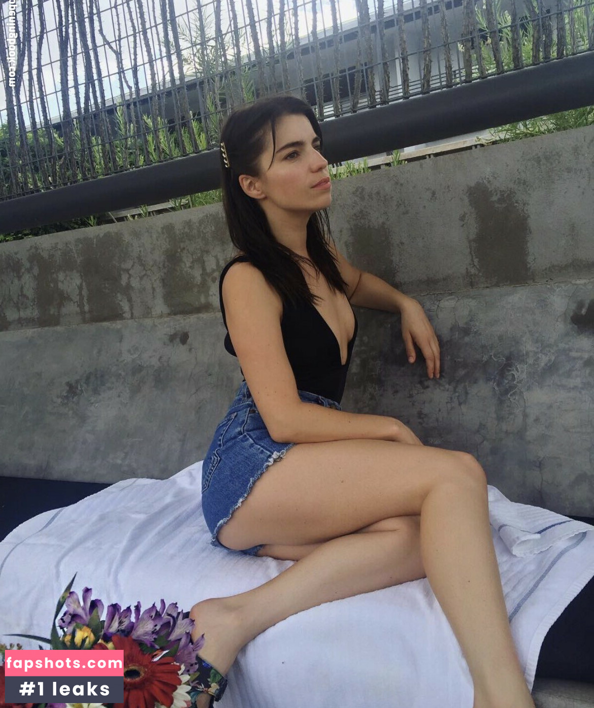 Angela Trimbur gallery photo #8