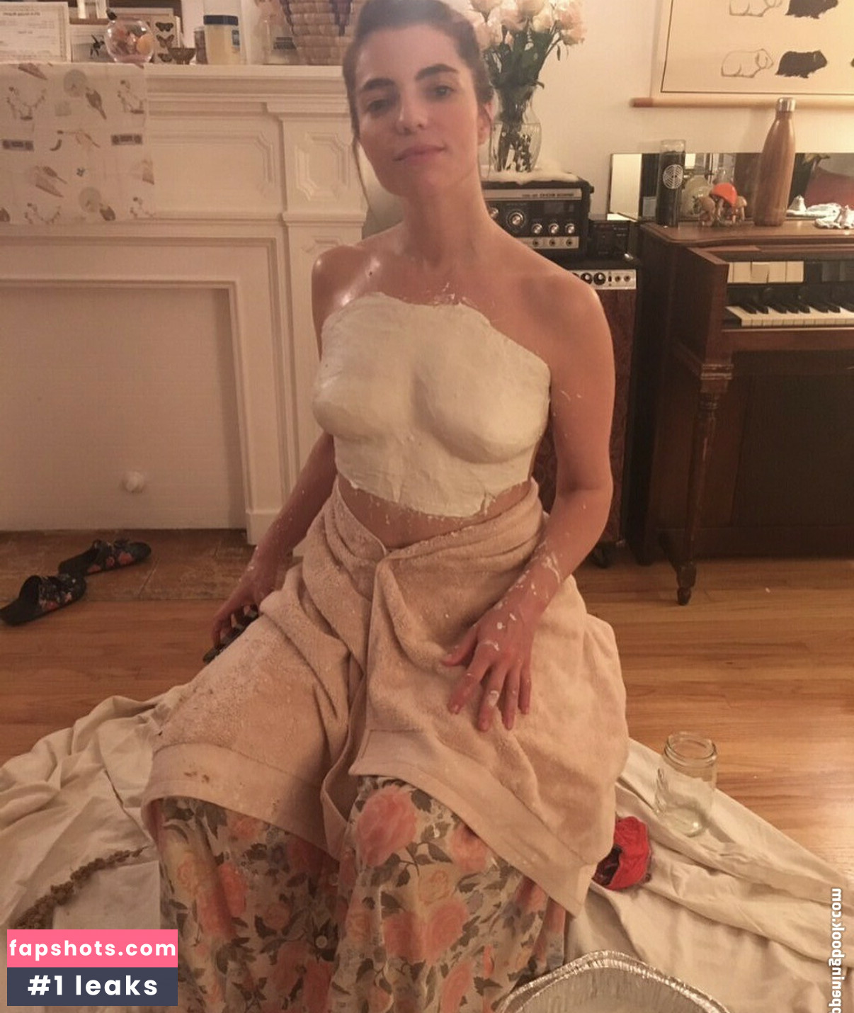 Angela Trimbur gallery photo #10