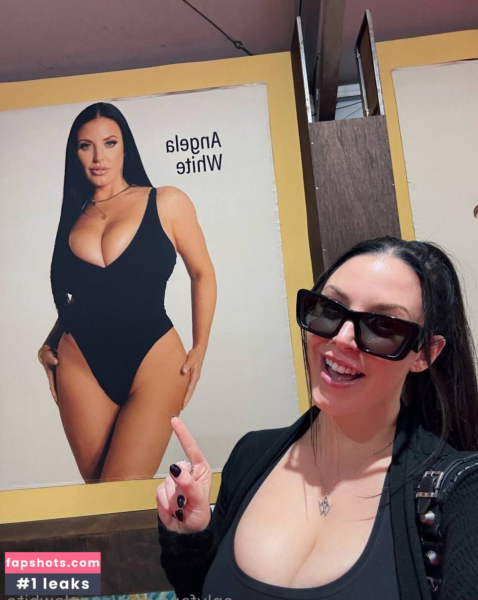 Angela White gallery photo #371