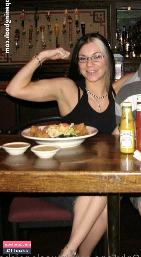 Angela Yeo gallery photo #23