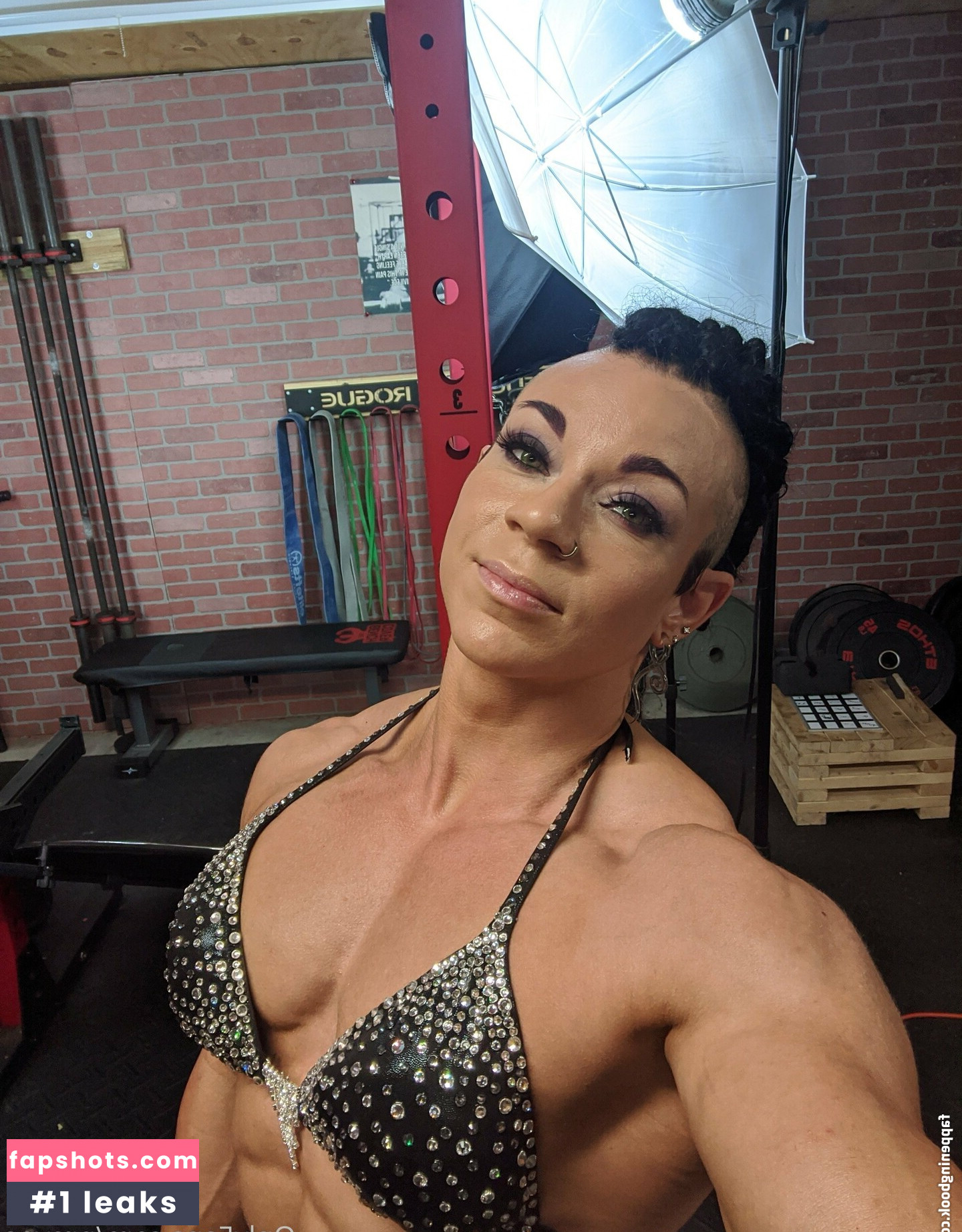 Angela Yeo gallery photo #84