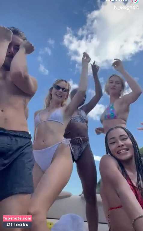 Angèle Van Laeken gallery photo #69