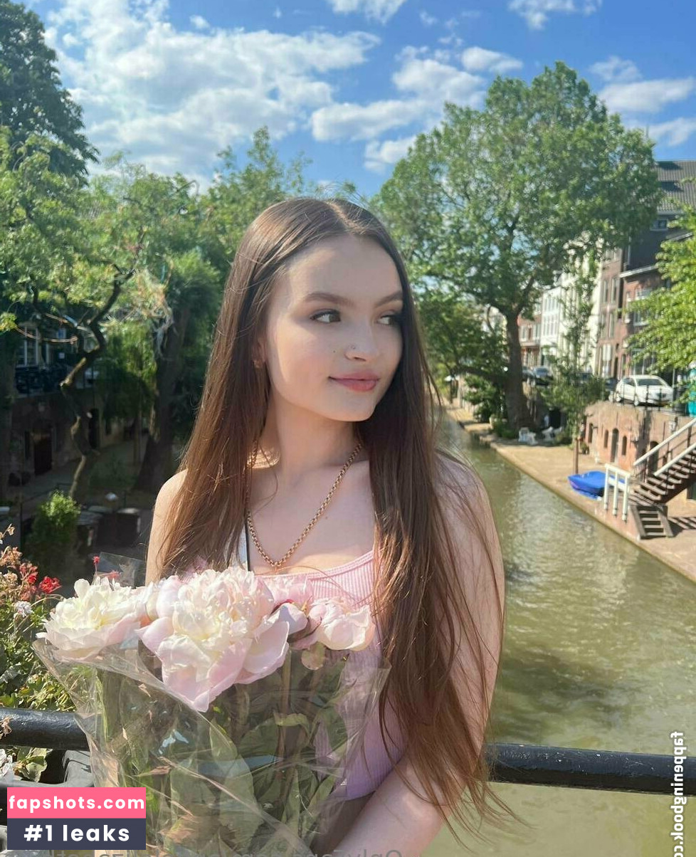 angelelizabeth28 gallery photo #11