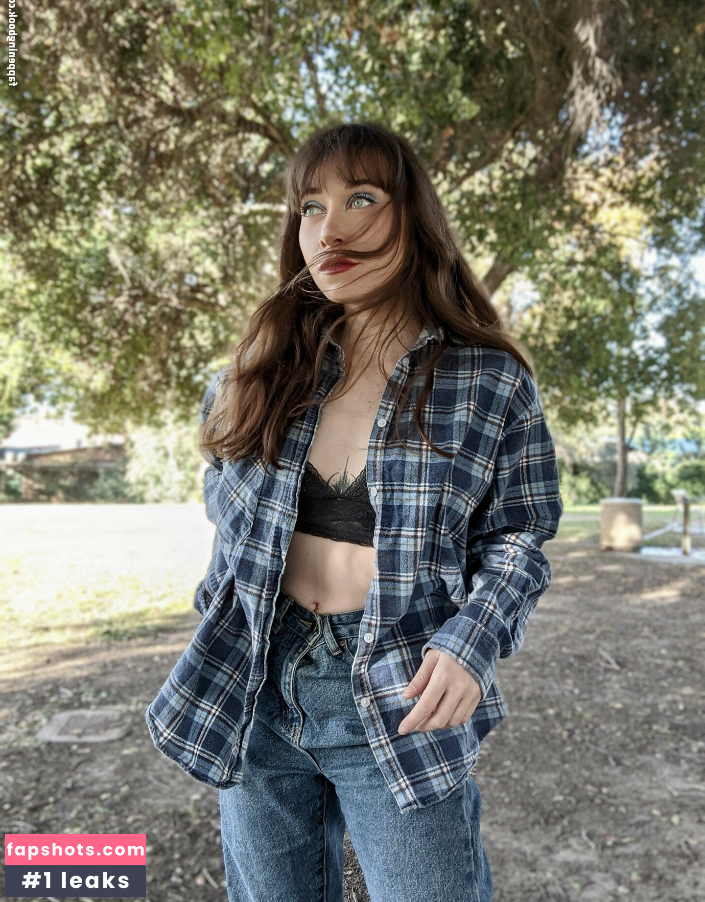 Angelica Trae gallery photo #20