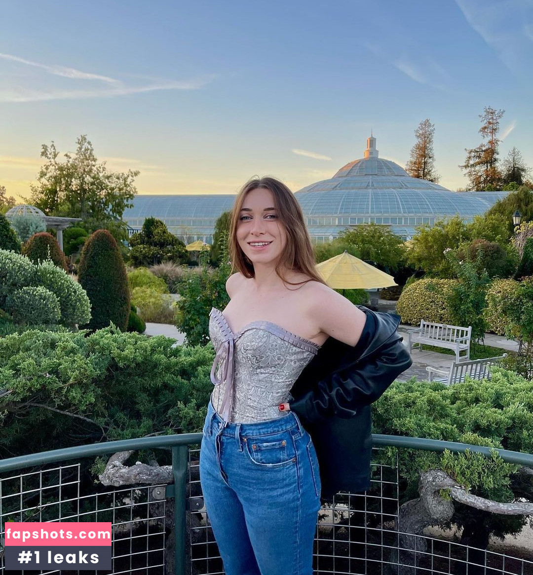 Angelica Trae gallery photo #29