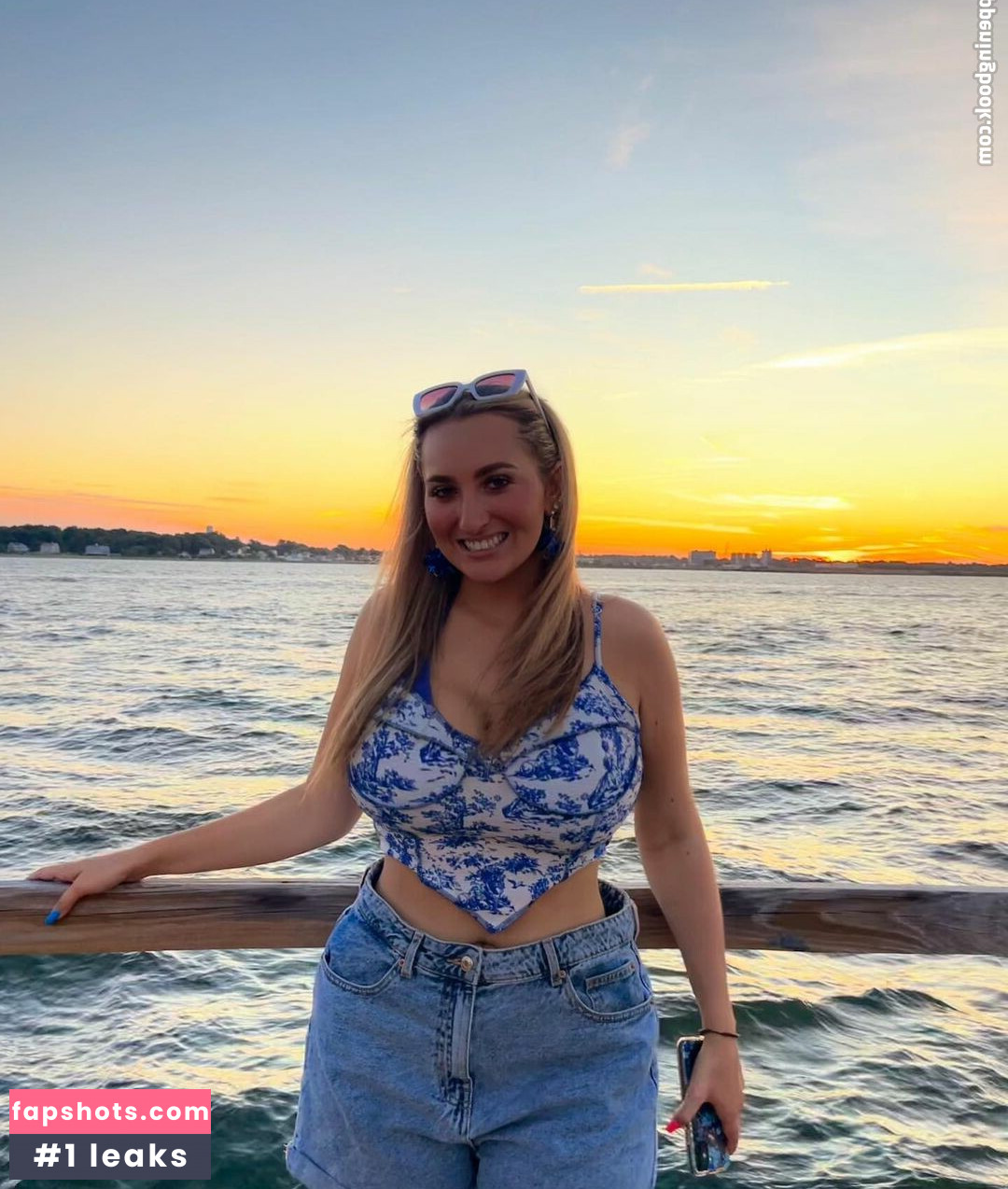 Angelina Cross gallery photo #4