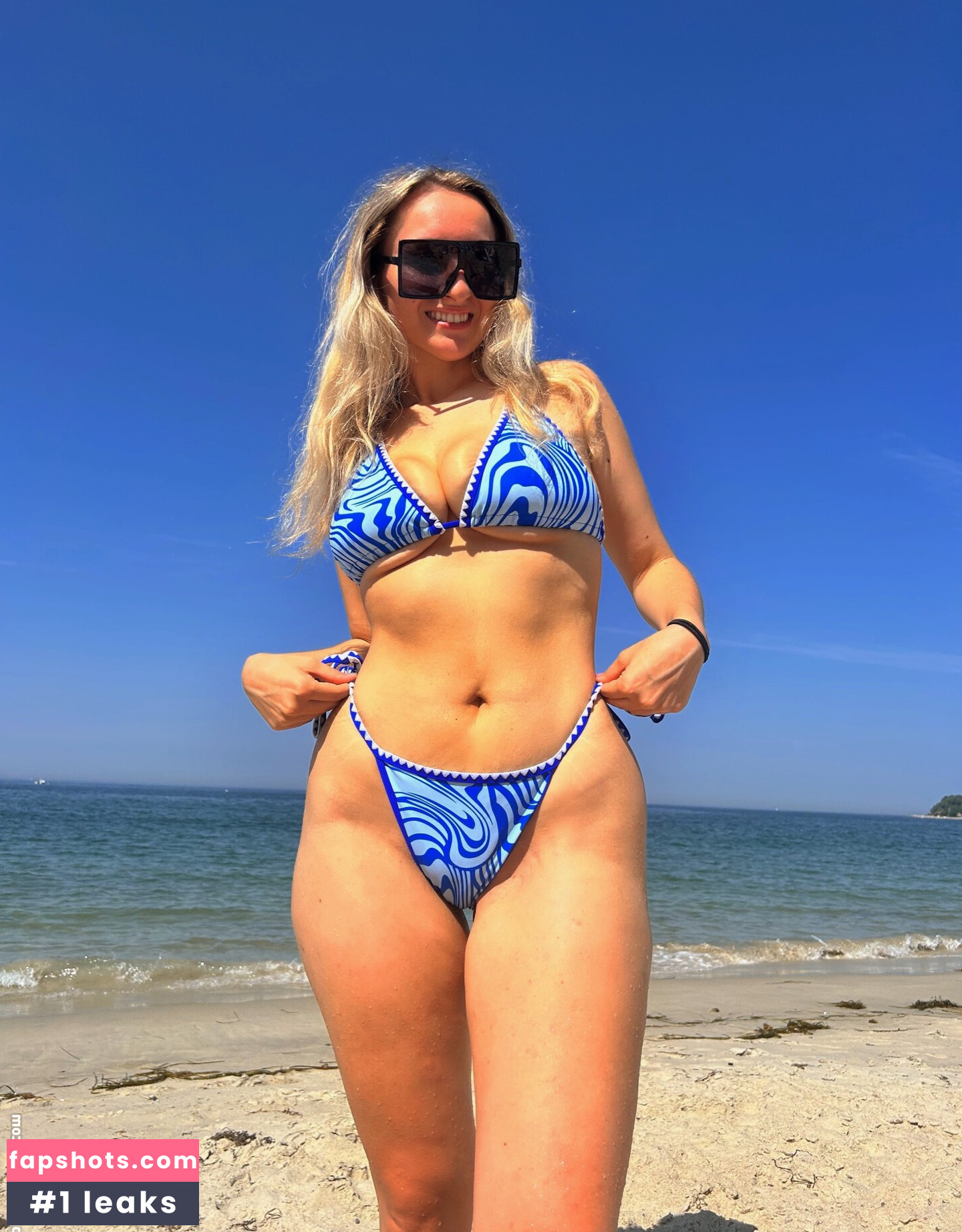 Angelina Cross gallery photo #6