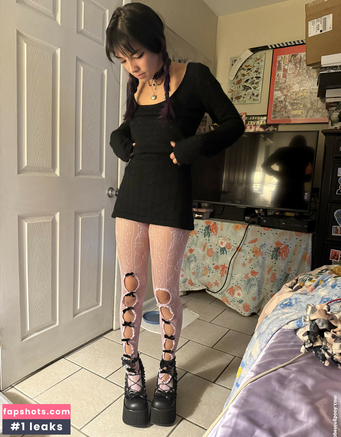 Angelina Fishtank gallery photo #2