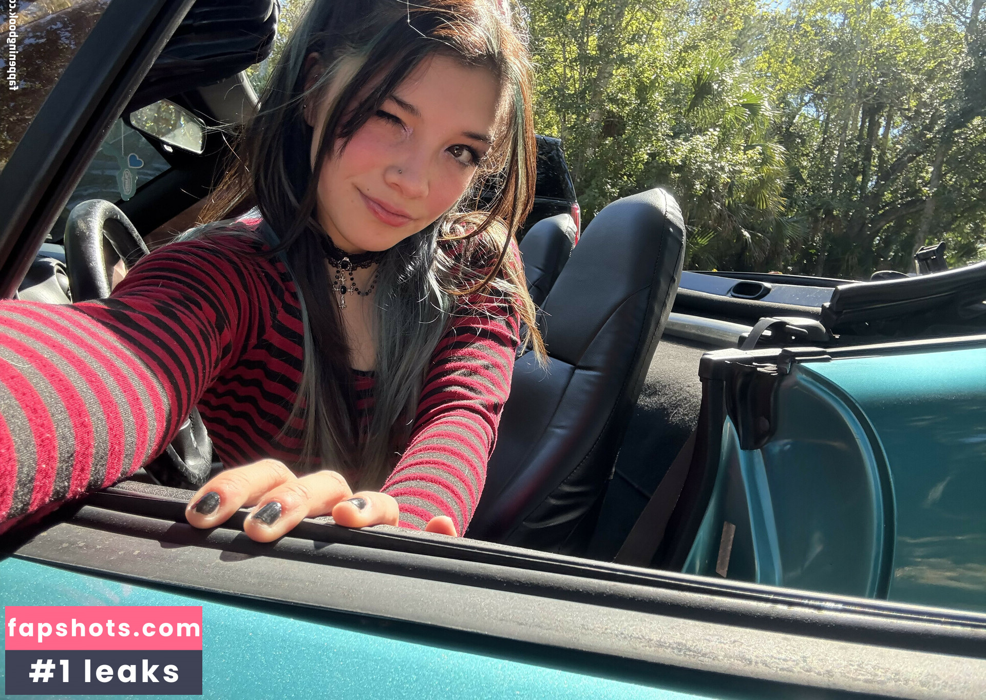 Angelina Fishtank gallery photo #12