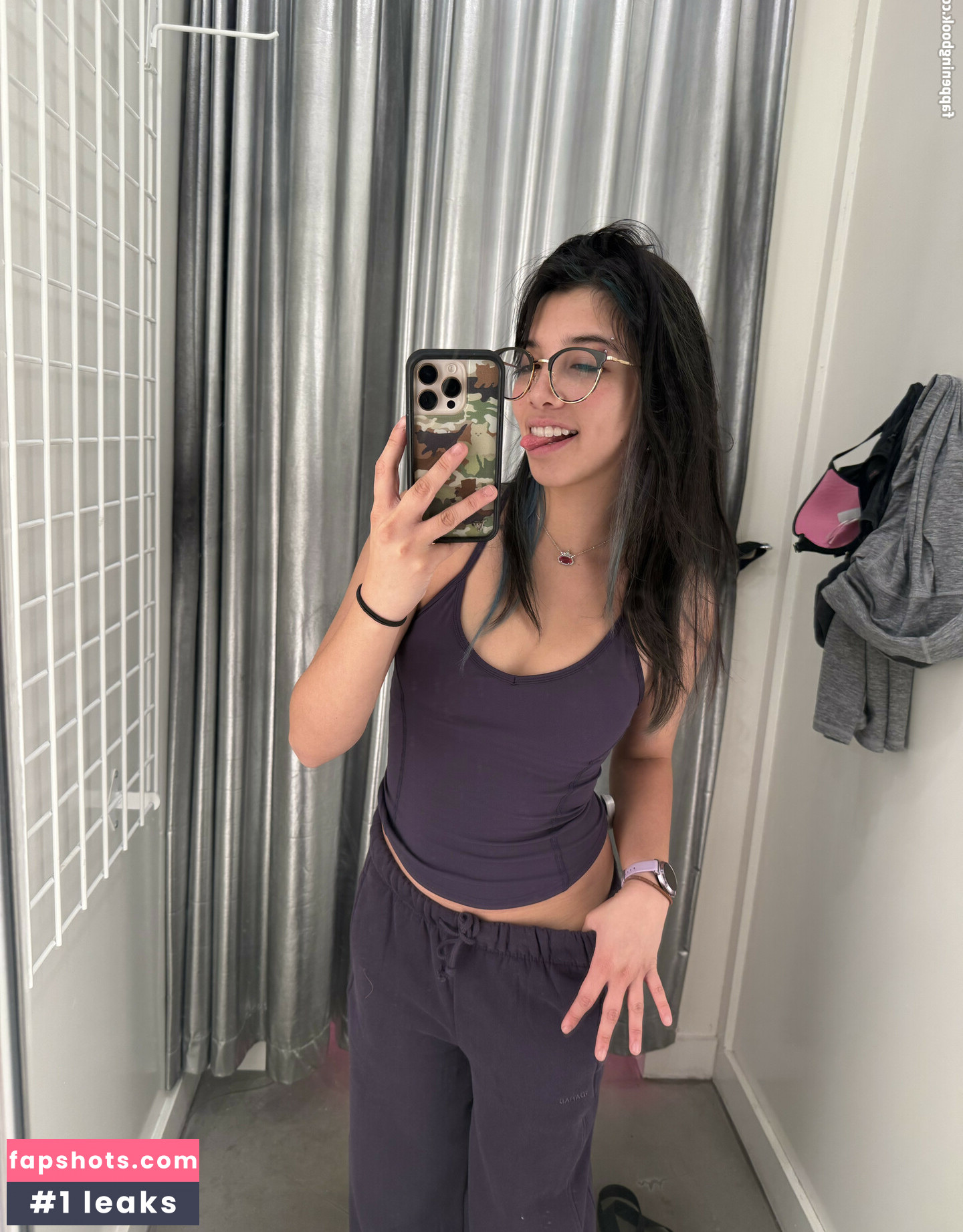 Angelina Fishtank gallery photo #13