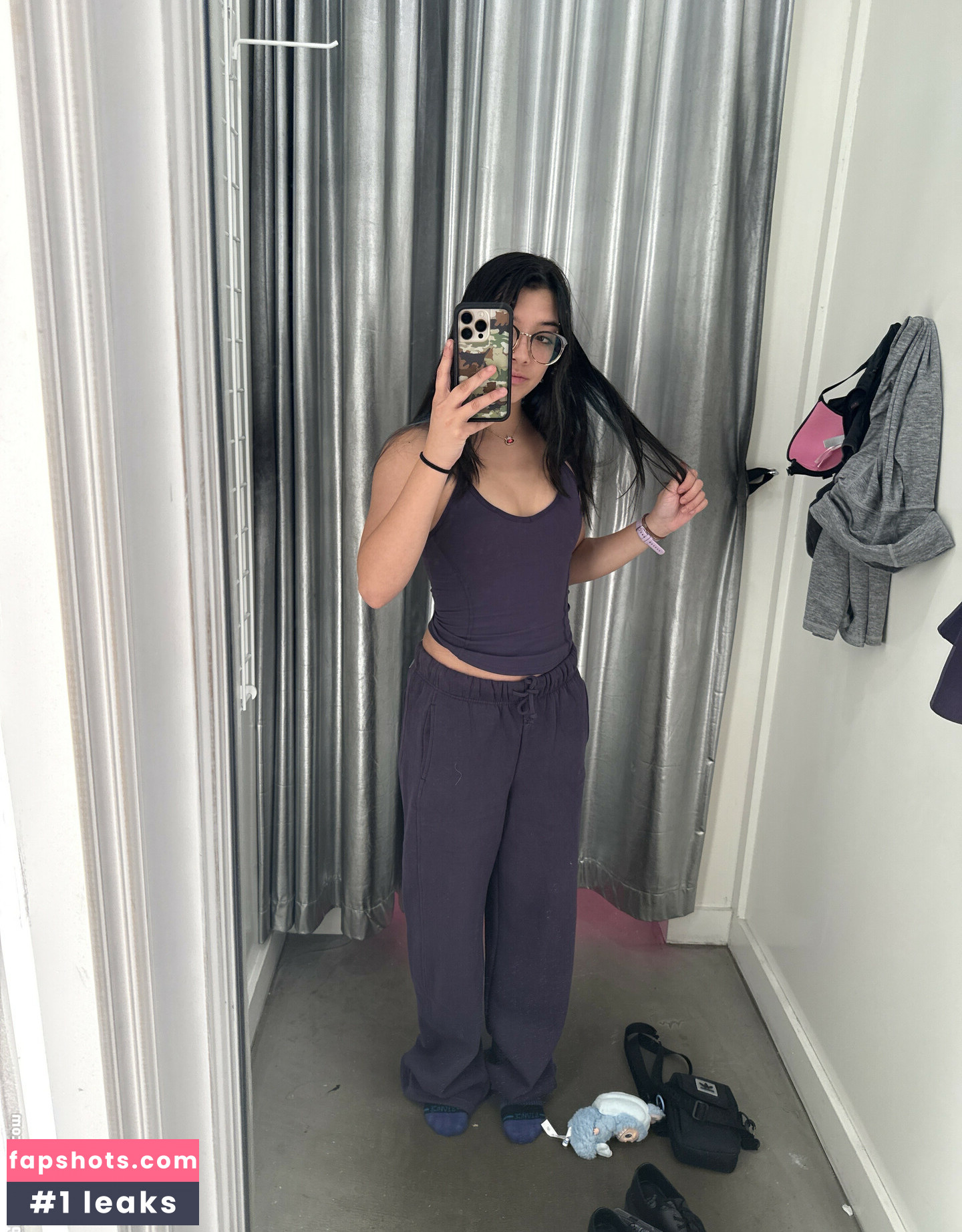 Angelina Fishtank gallery photo #17