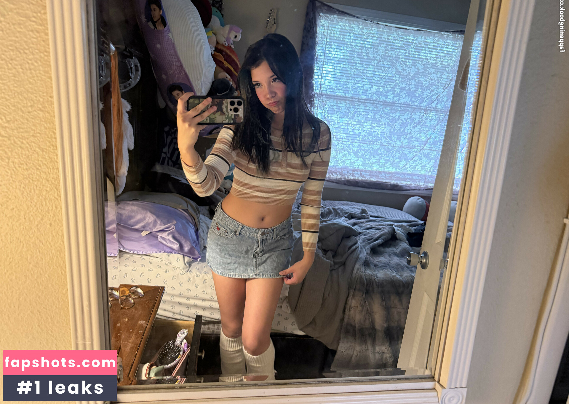 Angelina Fishtank gallery photo #18