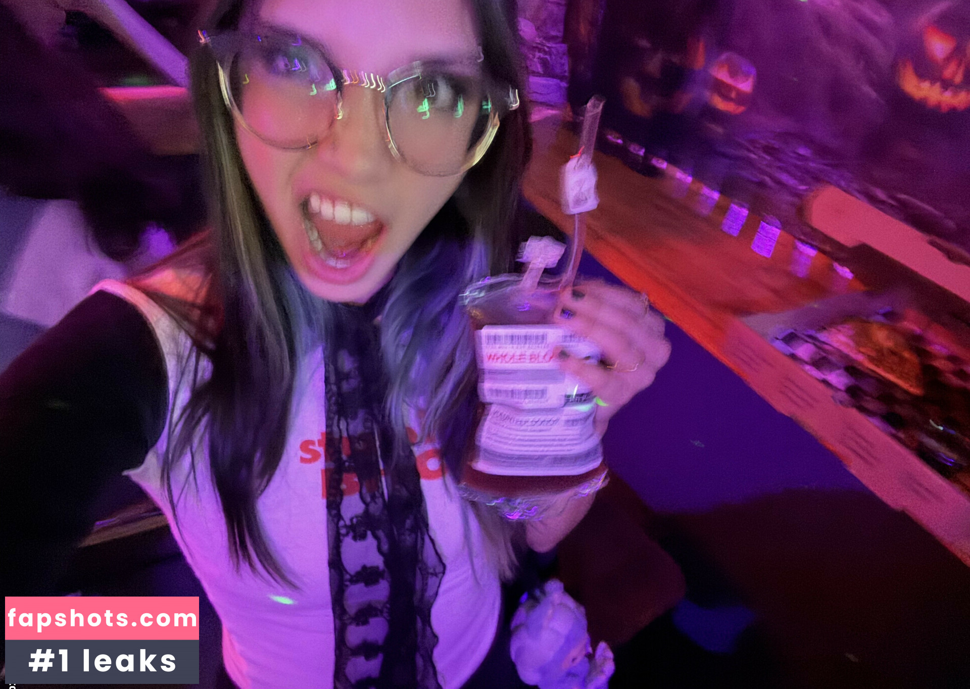 Angelina Fishtank gallery photo #3