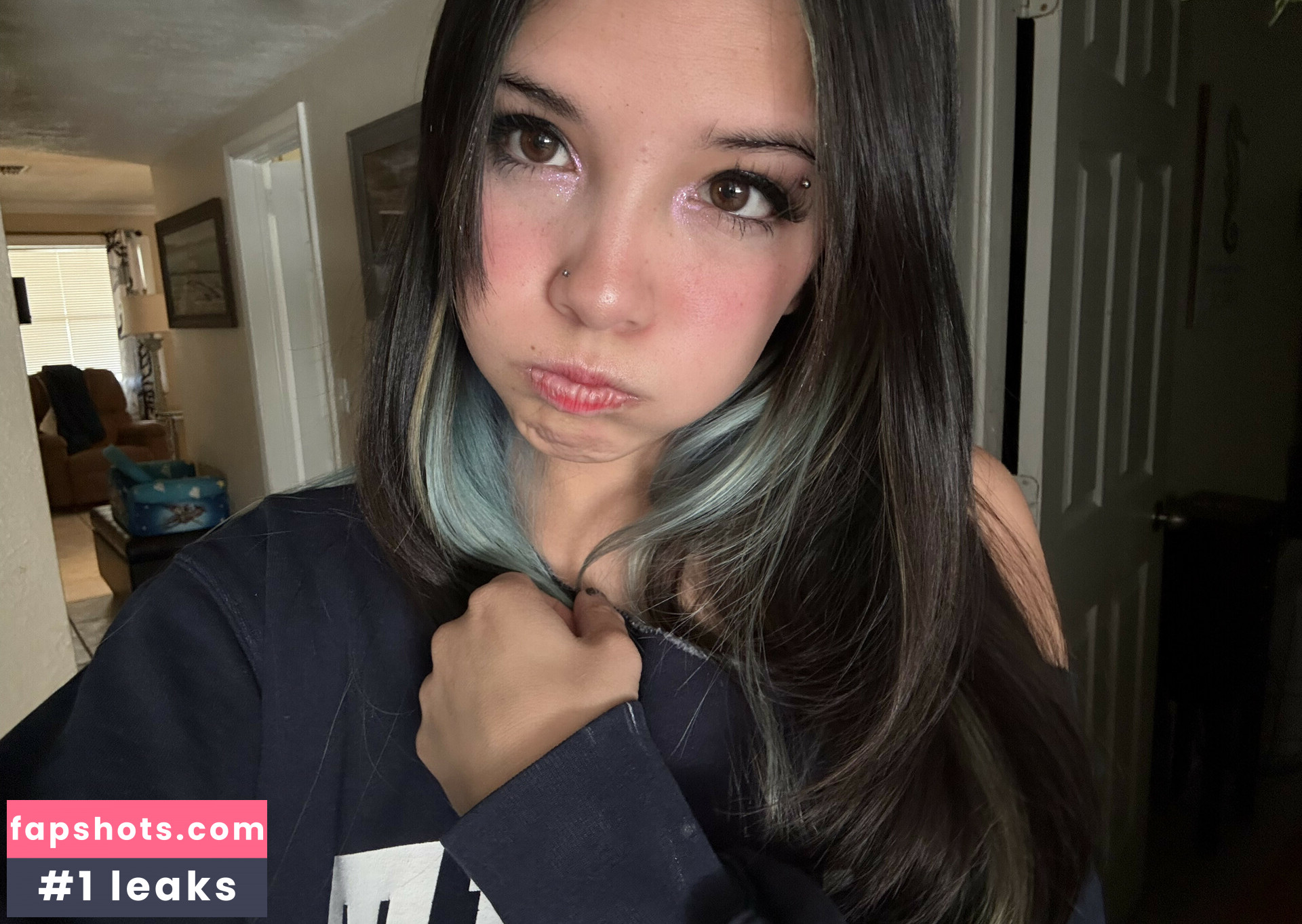 Angelina Fishtank gallery photo #22