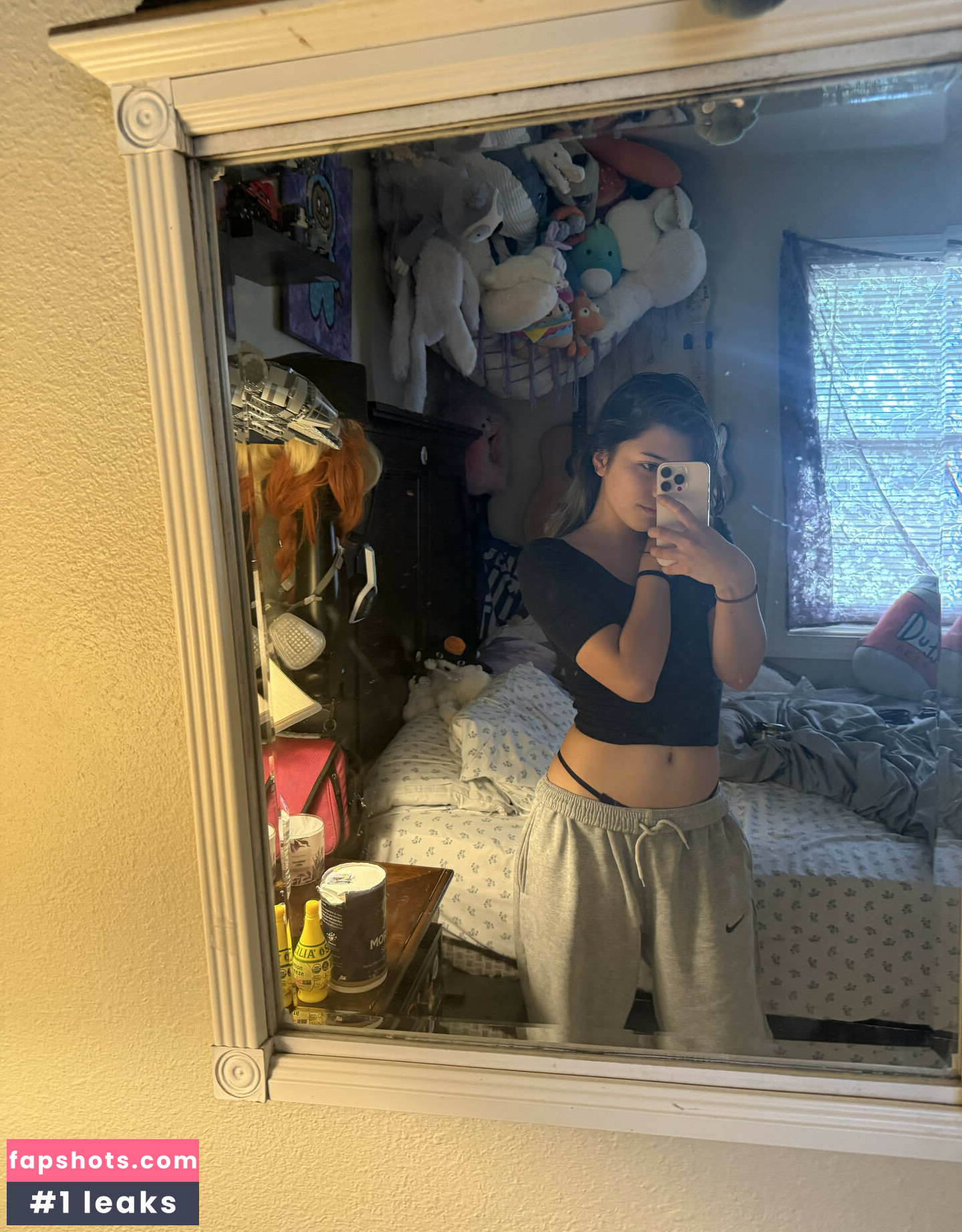 Angelina Fishtank gallery photo #24