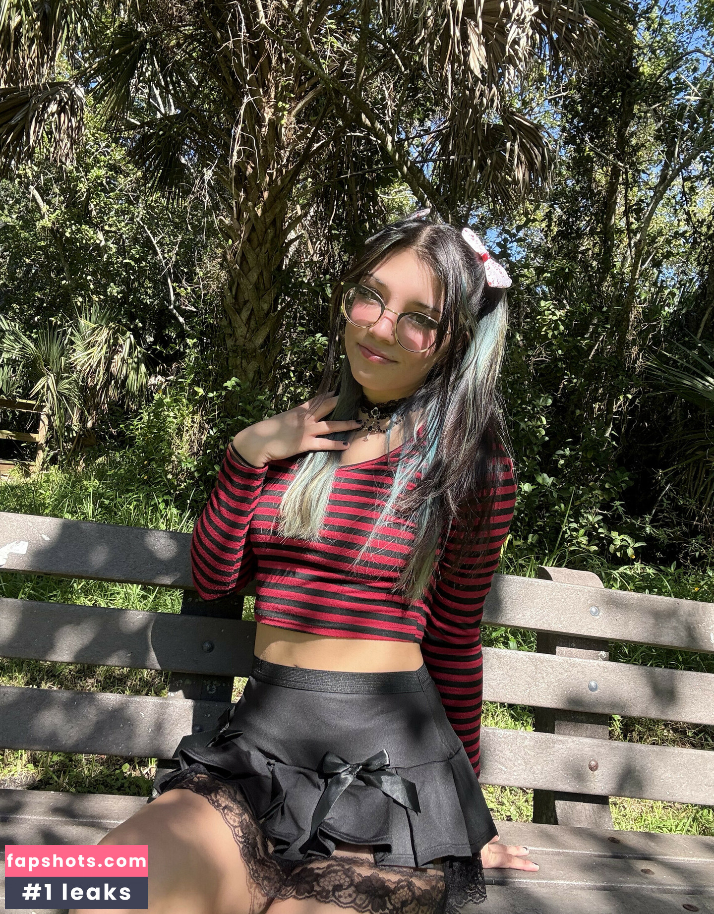 Angelina Fishtank gallery photo #25