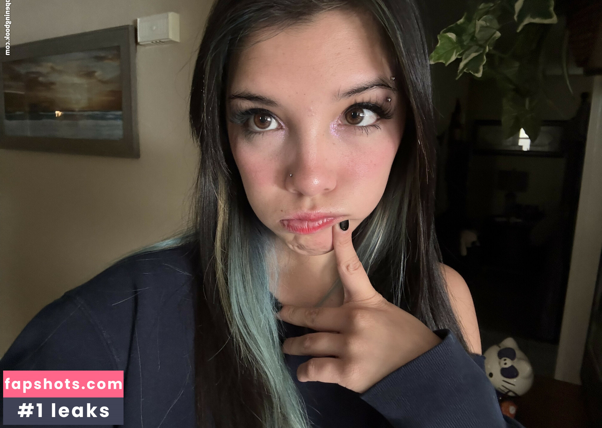 Angelina Fishtank gallery photo #27