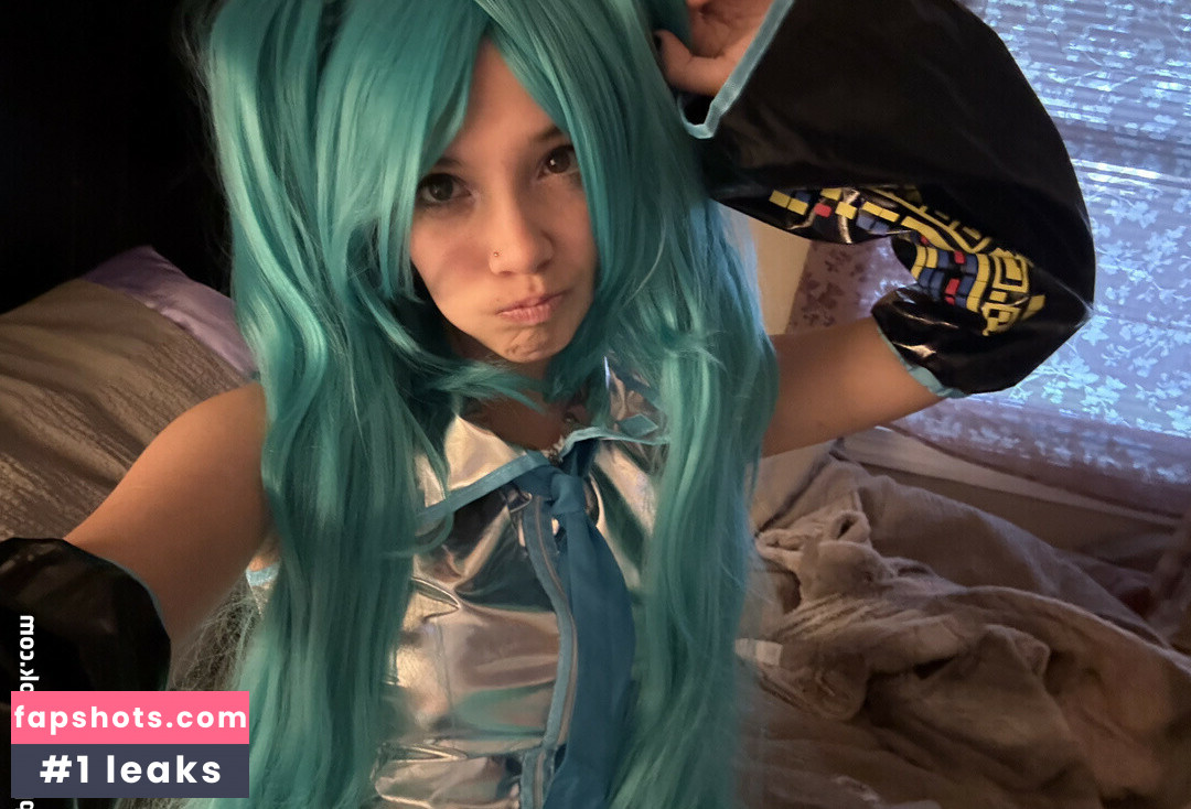 Angelina Fishtank gallery photo #31