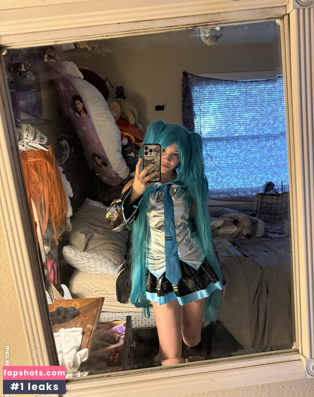 Angelina Fishtank gallery photo #33