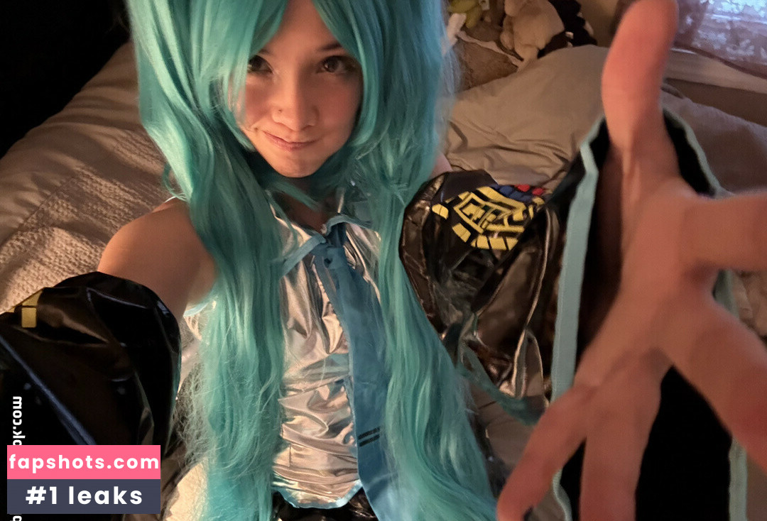 Angelina Fishtank gallery photo #37