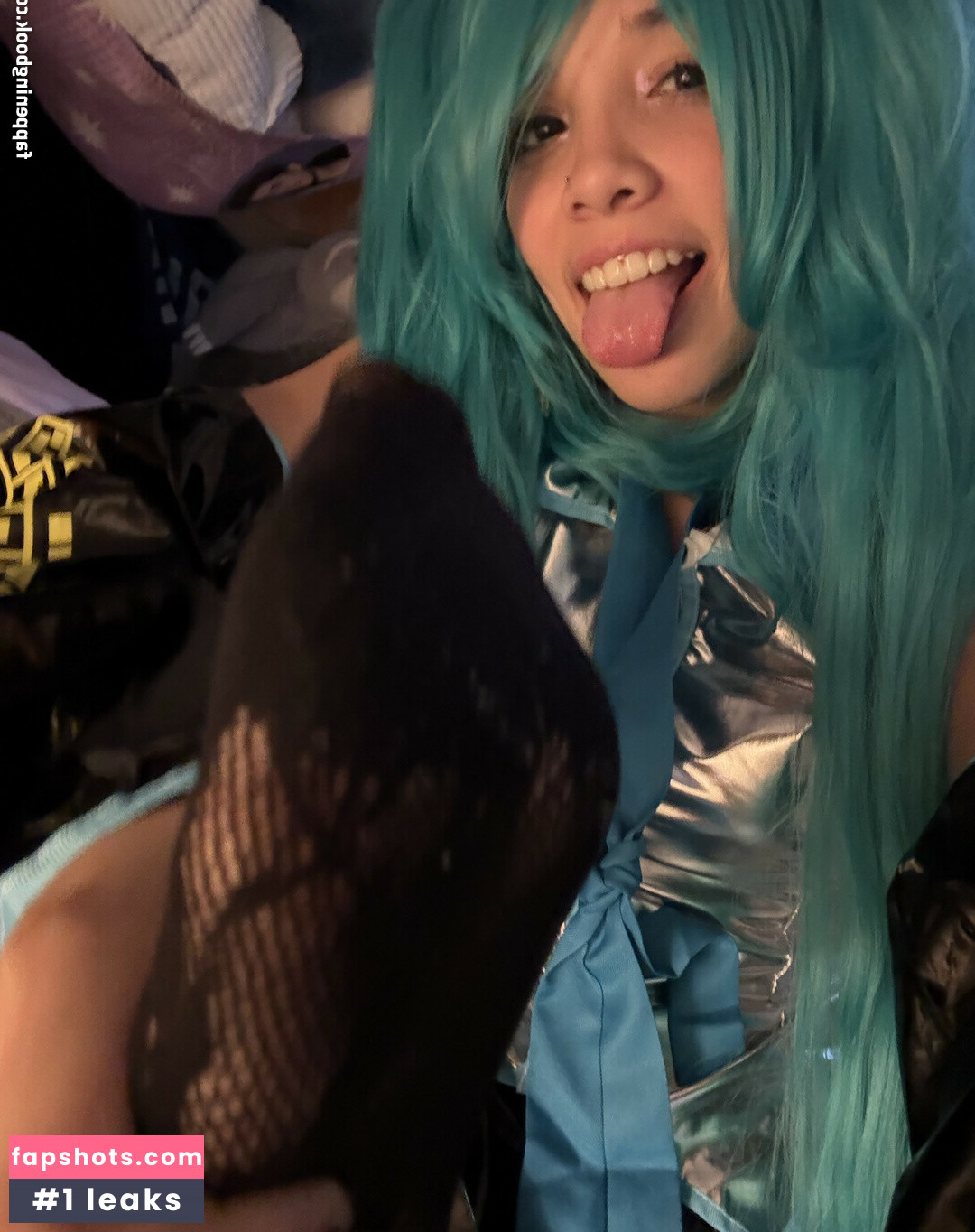 Angelina Fishtank gallery photo #38