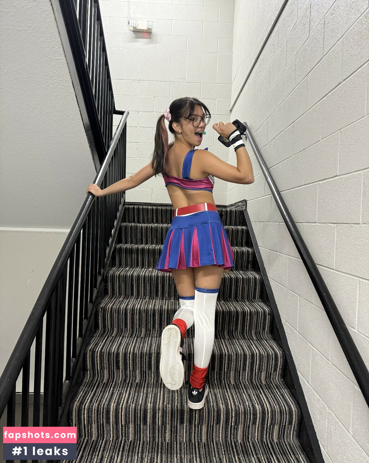 Angelina Fishtank gallery photo #42