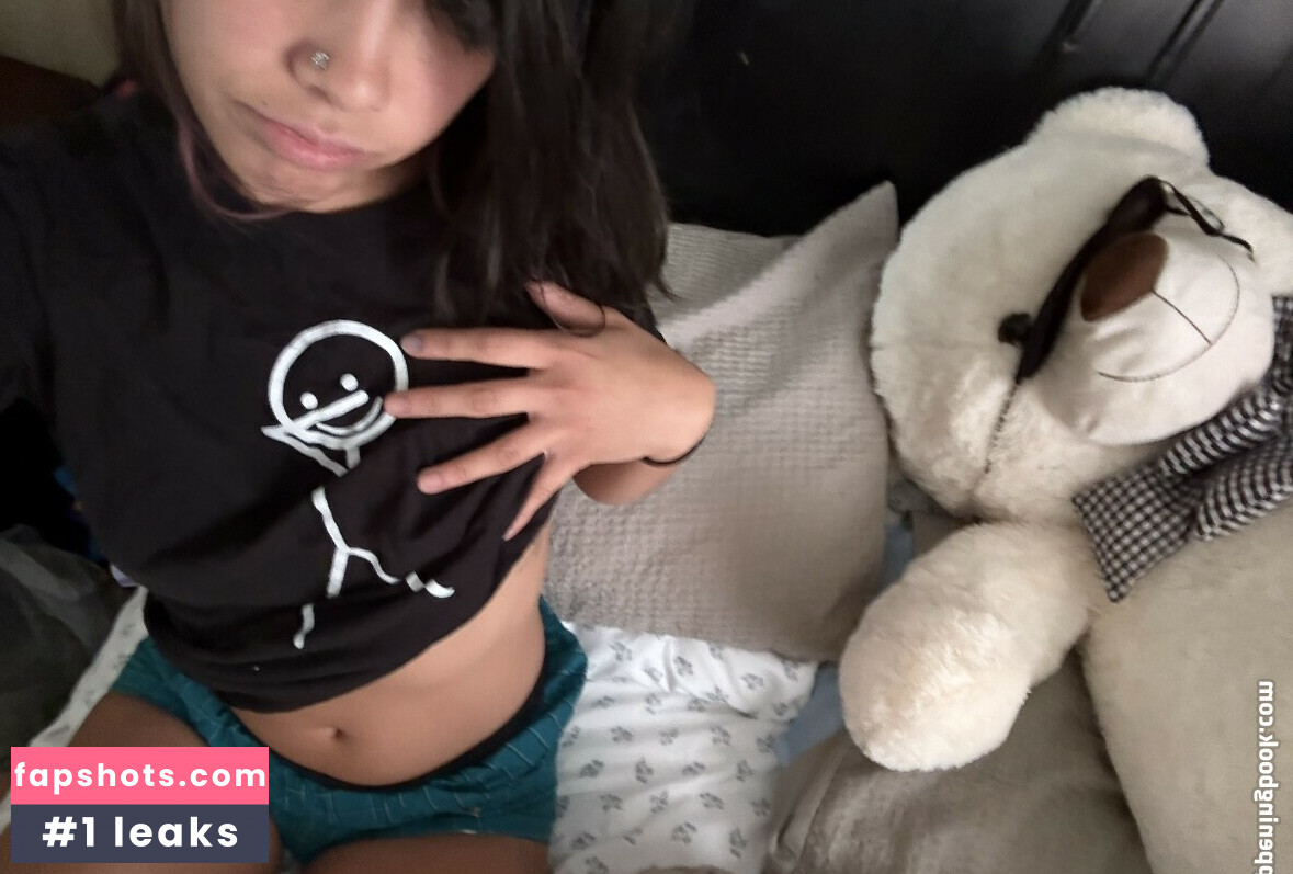 Angelina Fishtank gallery photo #44