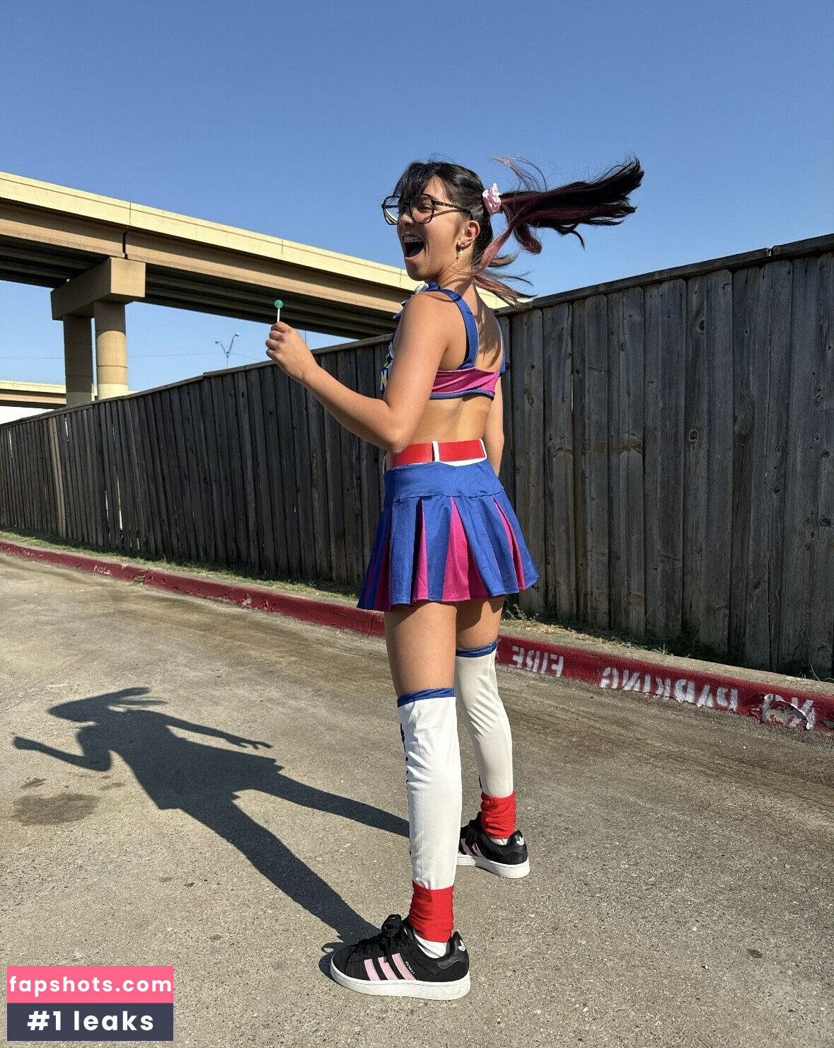 Angelina Fishtank gallery photo #45