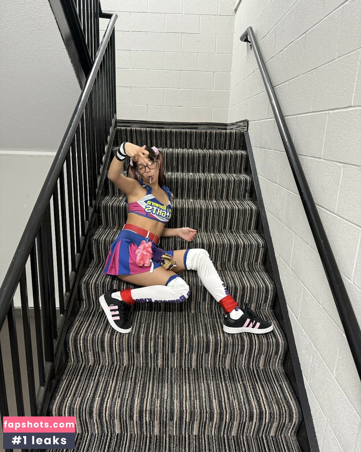 Angelina Fishtank gallery photo #47