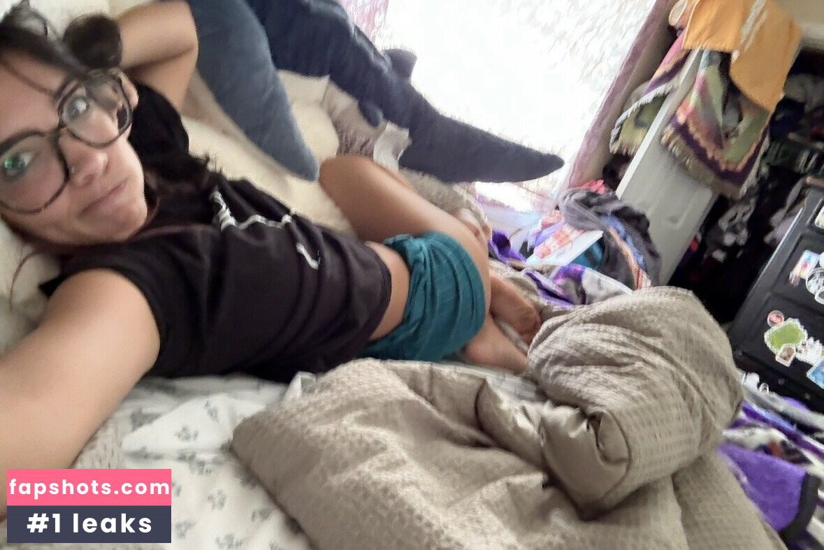 Angelina Fishtank gallery photo #49