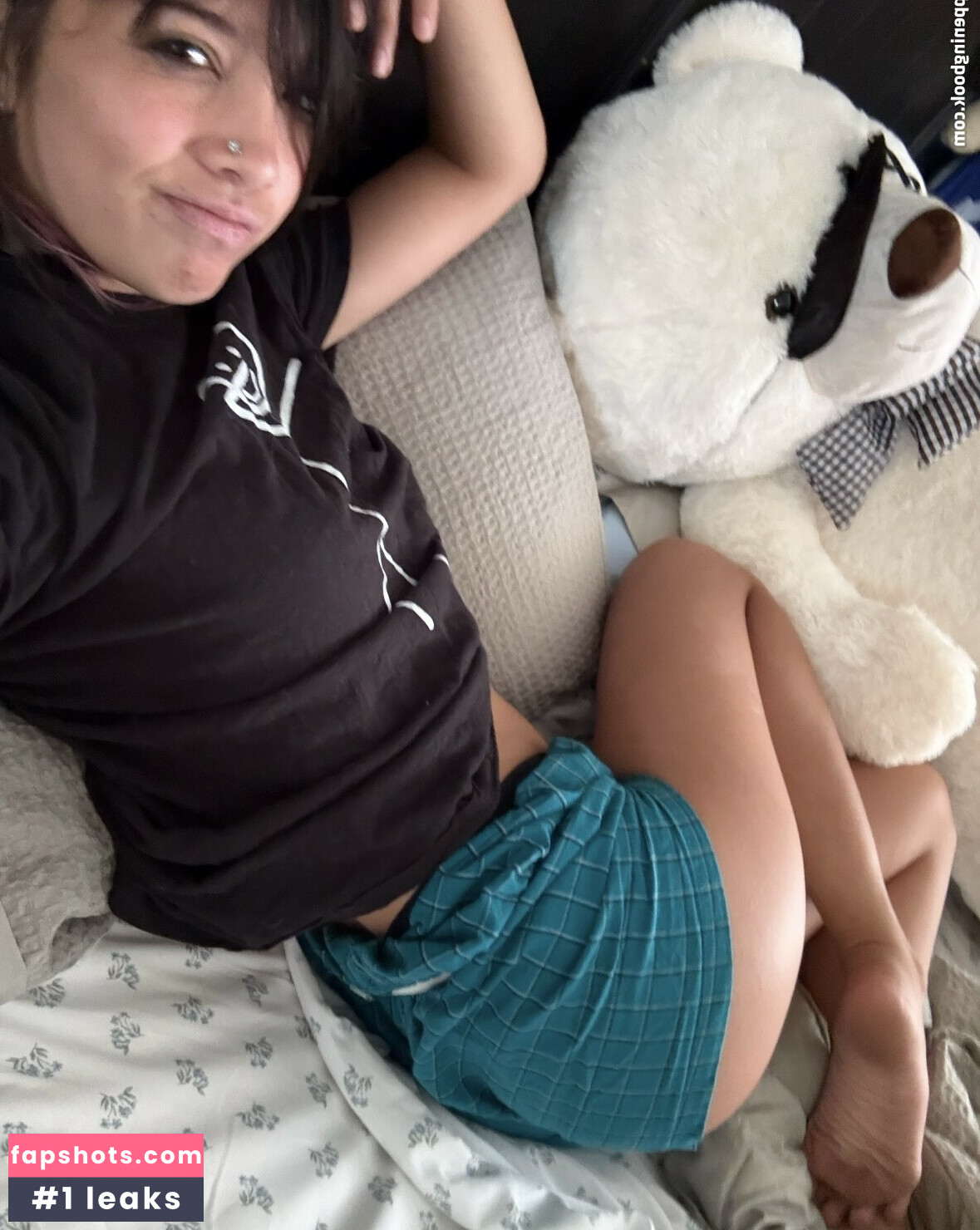 Angelina Fishtank nude babe gallery