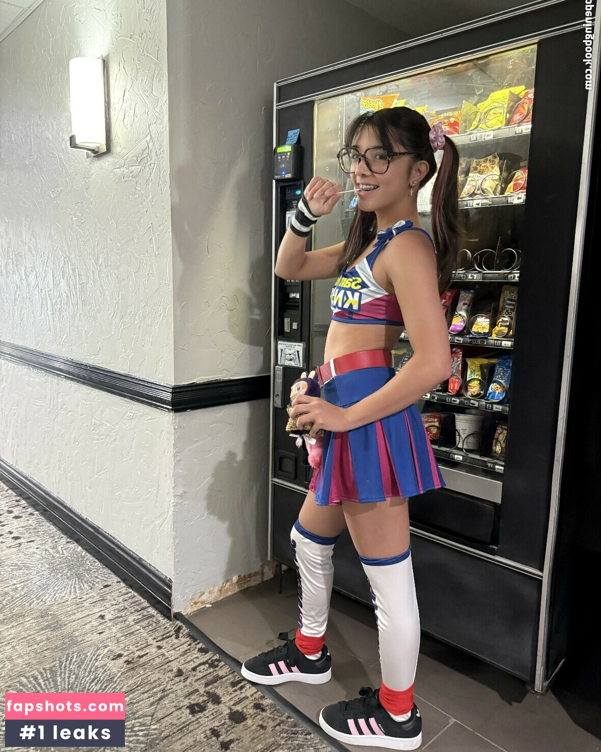 Angelina Fishtank gallery photo #52